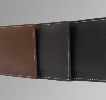Men’s leather wallet featuring white contrast stitching and a slim, modern design.