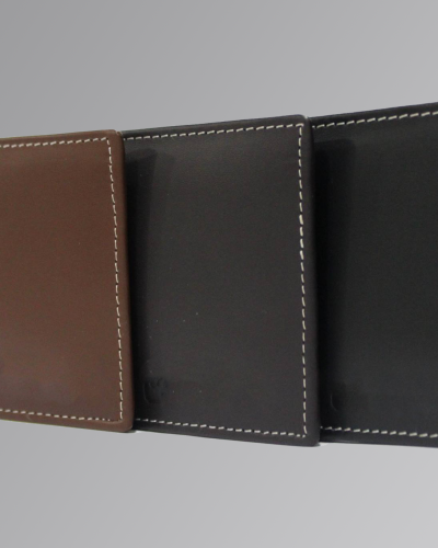 Men’s leather wallet featuring white contrast stitching and a slim, modern design.